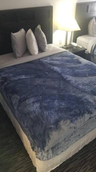 Hotel 2 Queen Beds Hotel Room 222 Wi-Fi Hot Tub Booking Stillwater Exterior foto