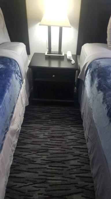 Hotel 2 Queen Beds Hotel Room 222 Wi-Fi Hot Tub Booking Stillwater Exterior foto